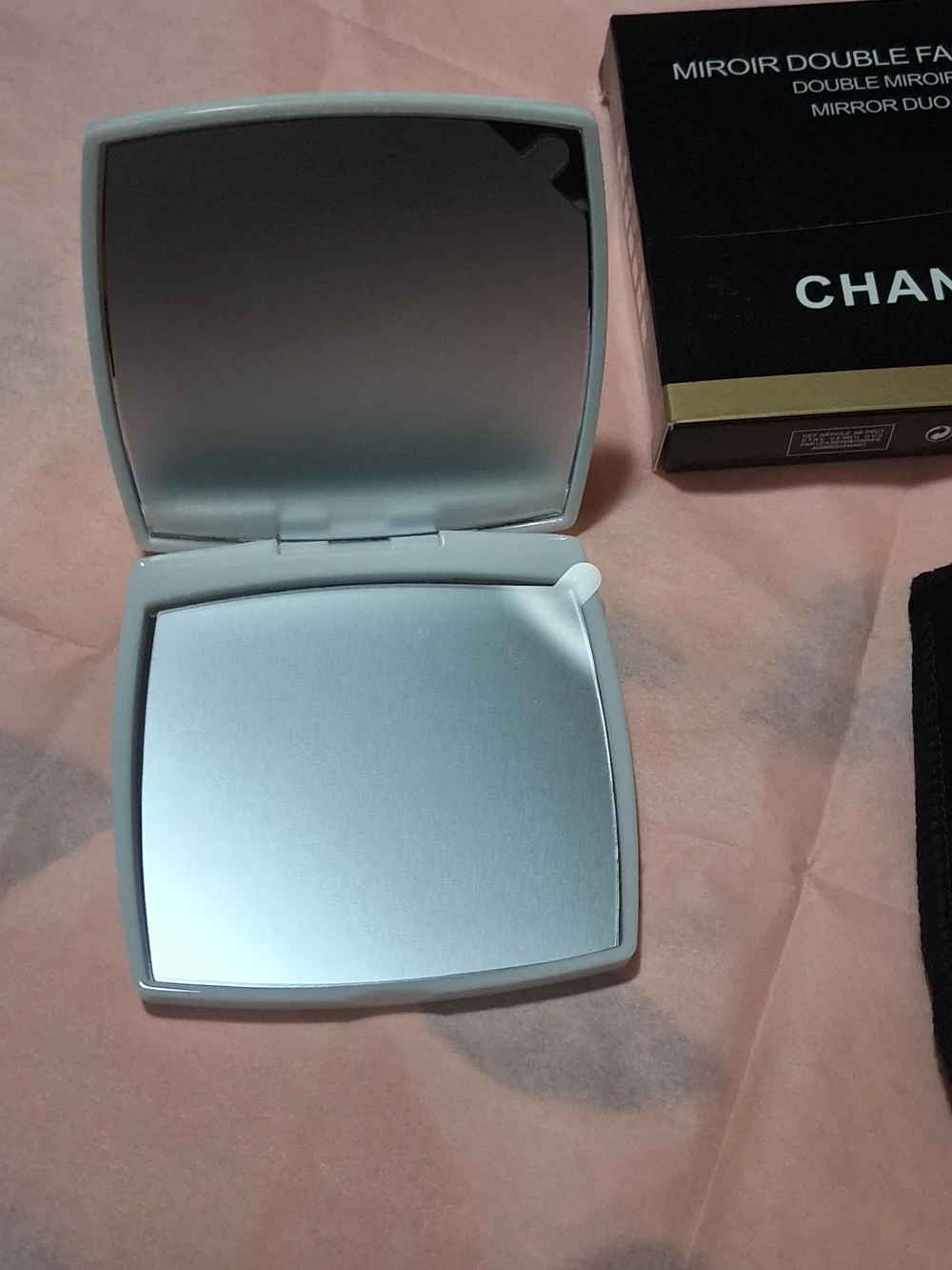CHANEL White Compact Double Mirror Light Gray w/ Black Velvet.New Pouch
